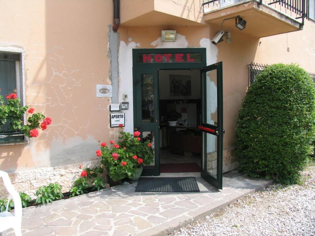 Hotel Oasi Тренто Экстерьер фото